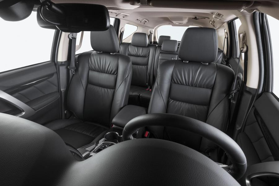 Интерьер Mitsubishi Pajero Sport 2018 года  (LA) (фото 29 из 40)